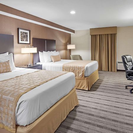 Best Western Pasadena Royale Inn & Suites Экстерьер фото