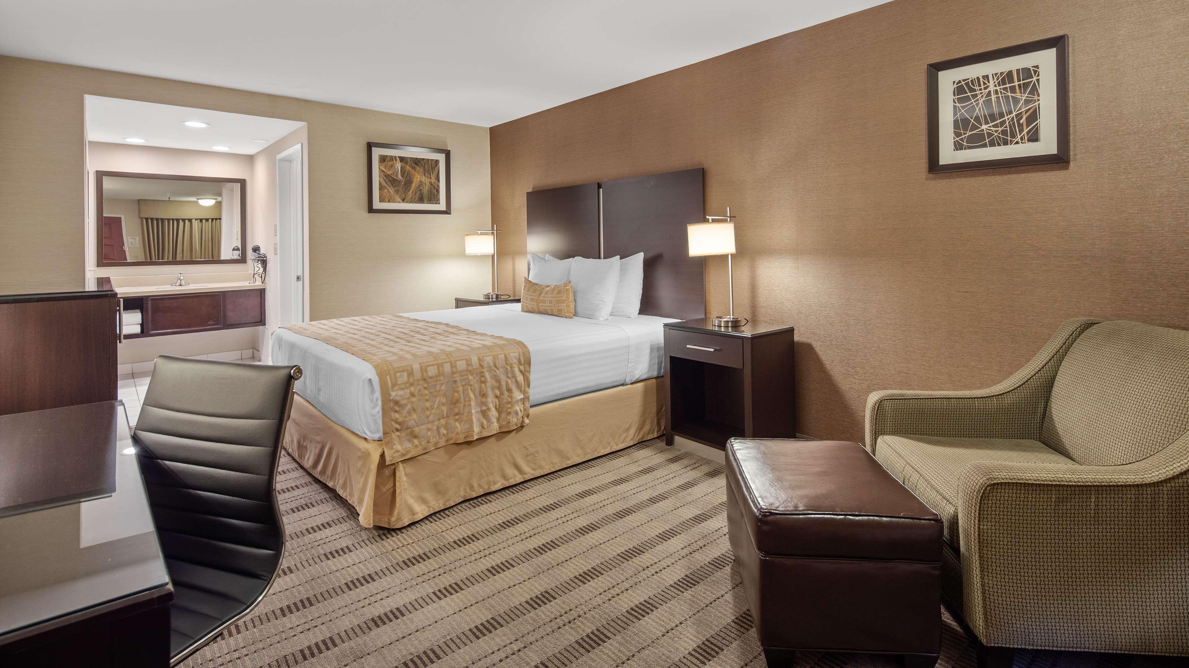 Best Western Pasadena Royale Inn & Suites Экстерьер фото