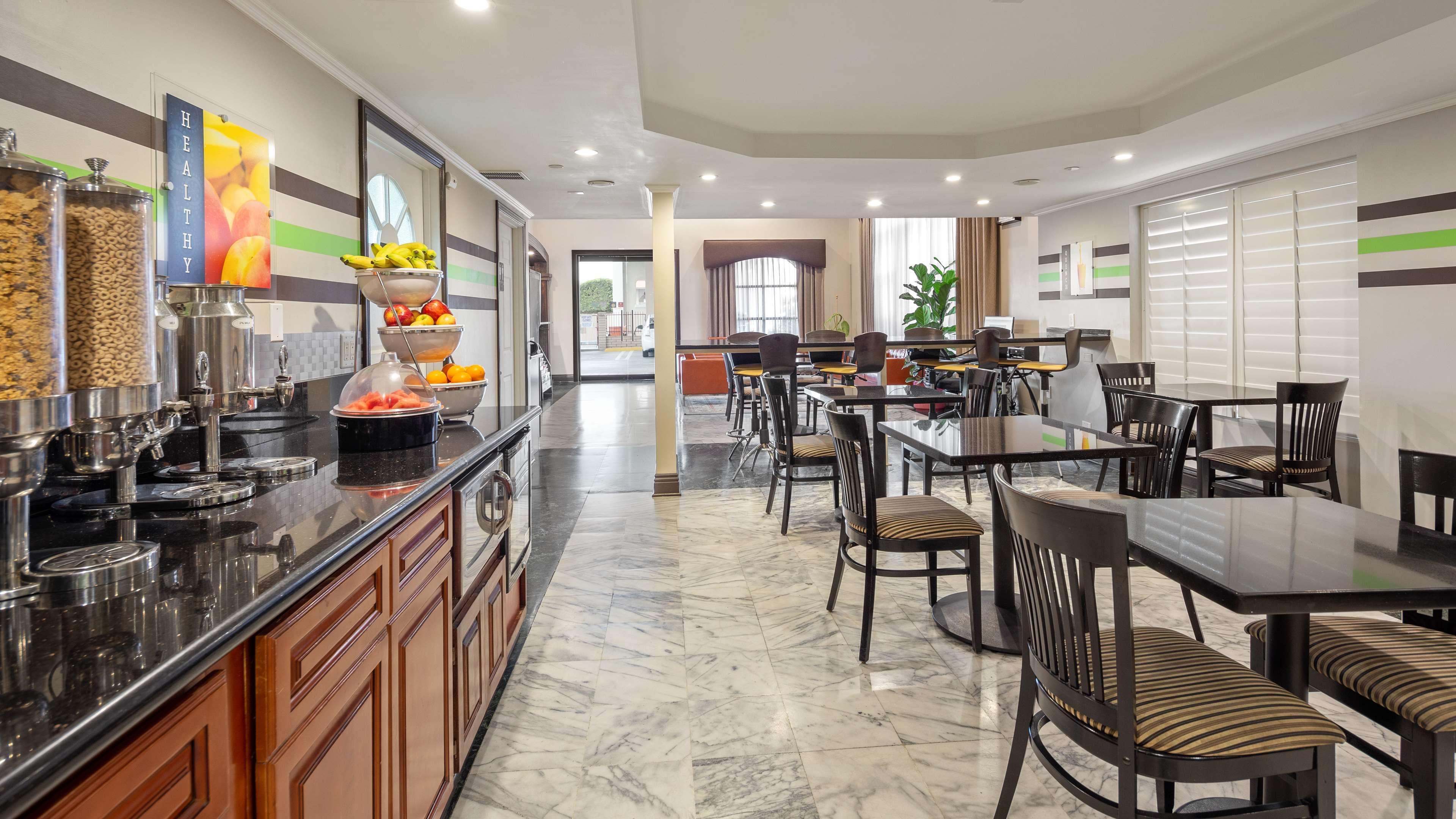 Best Western Pasadena Royale Inn & Suites Экстерьер фото