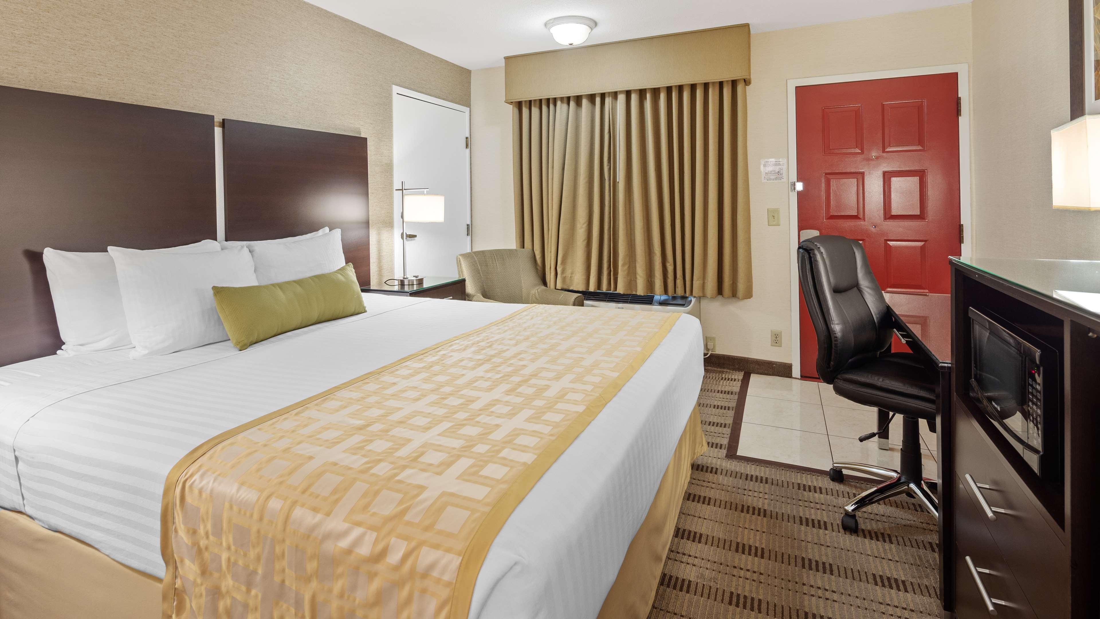 Best Western Pasadena Royale Inn & Suites Экстерьер фото