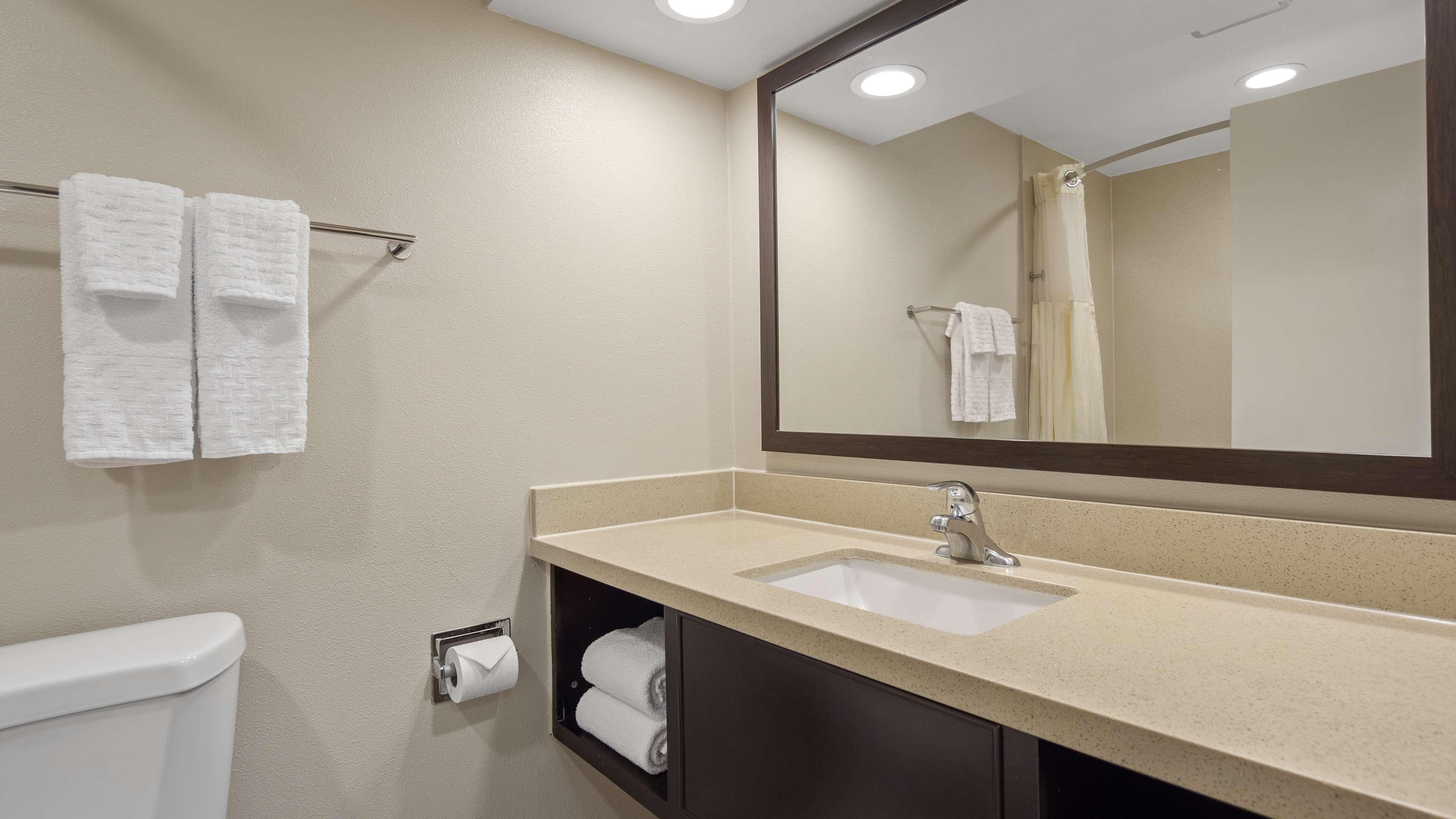 Best Western Pasadena Royale Inn & Suites Экстерьер фото