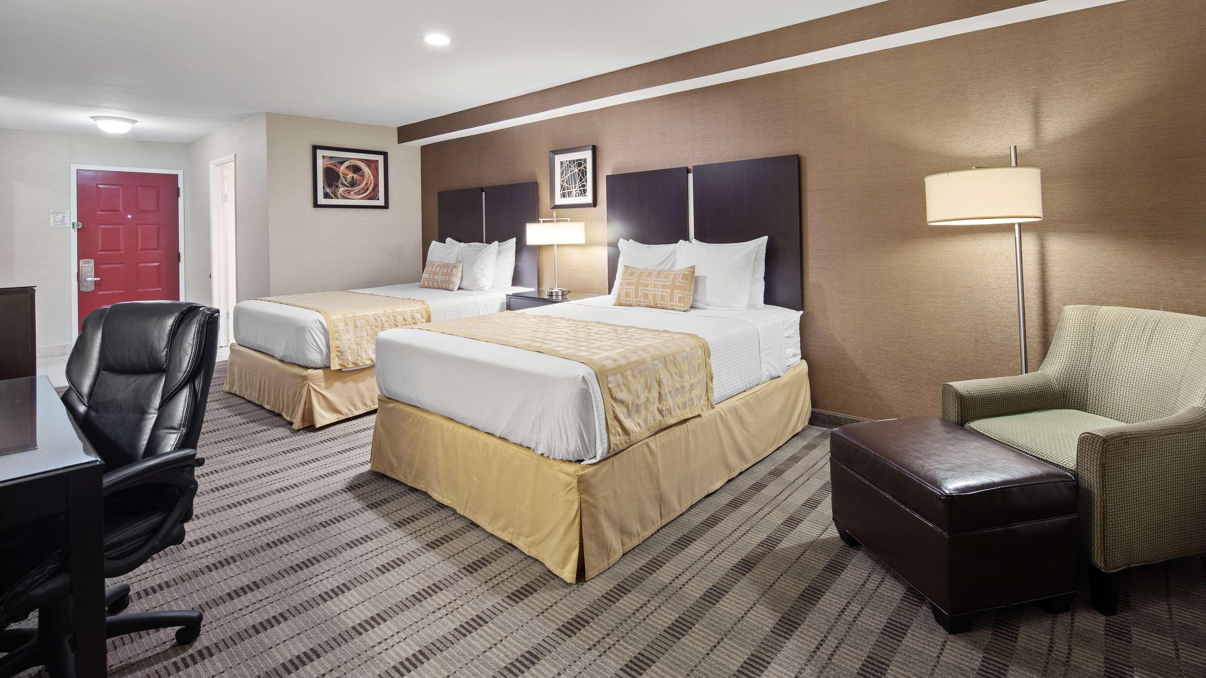 Best Western Pasadena Royale Inn & Suites Экстерьер фото