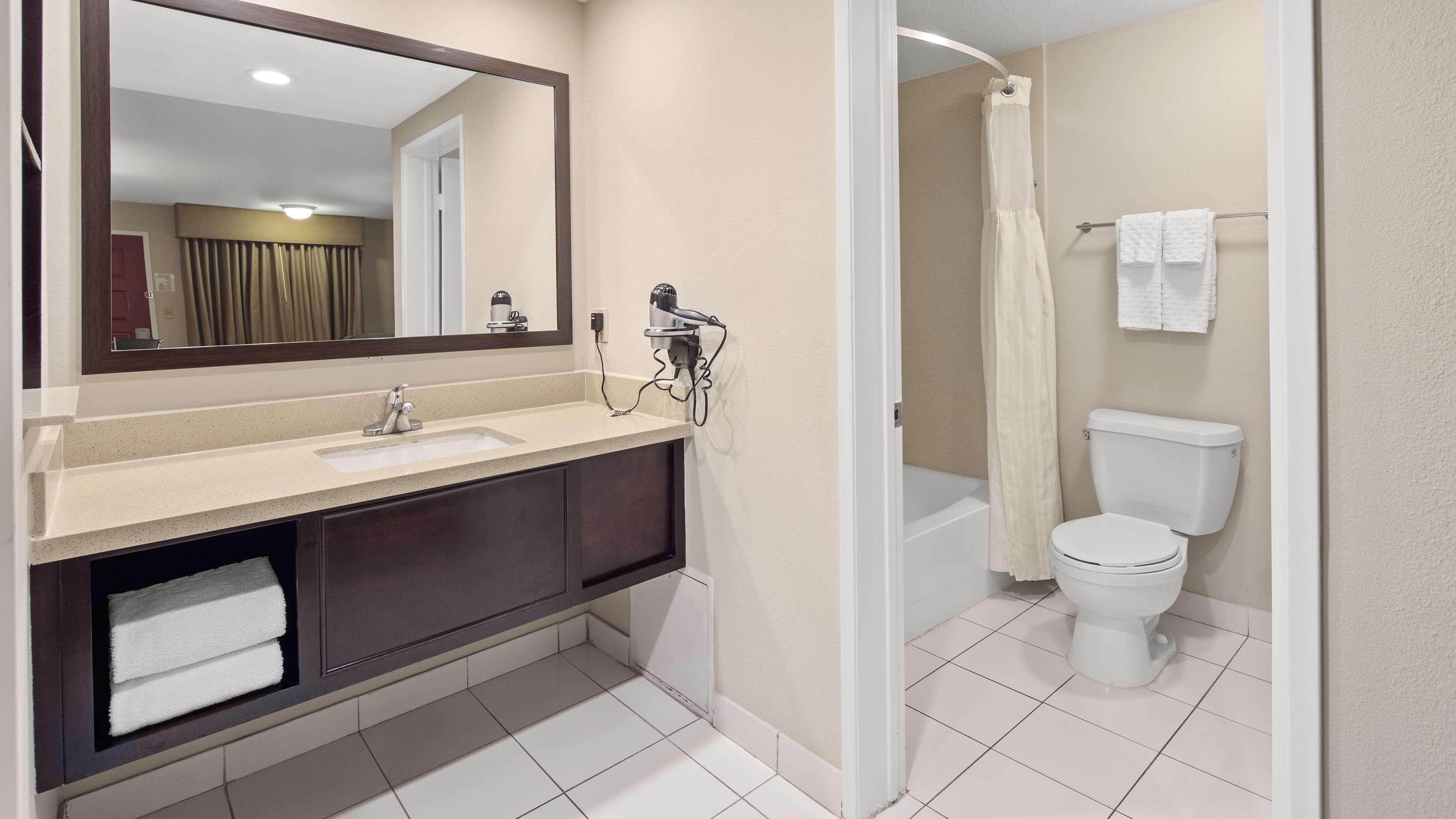Best Western Pasadena Royale Inn & Suites Экстерьер фото
