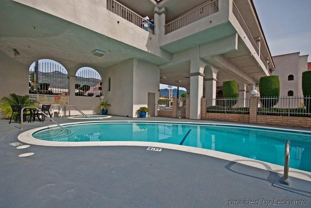 Best Western Pasadena Royale Inn & Suites Экстерьер фото
