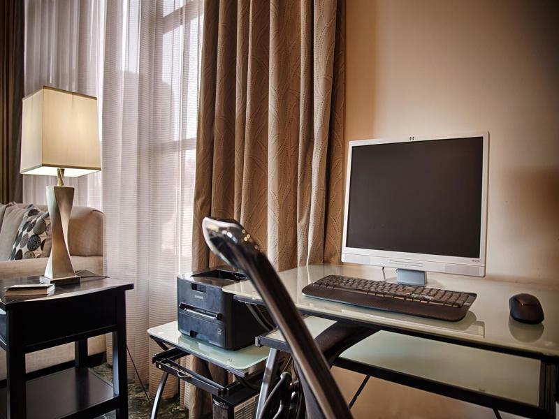 Best Western Pasadena Royale Inn & Suites Экстерьер фото