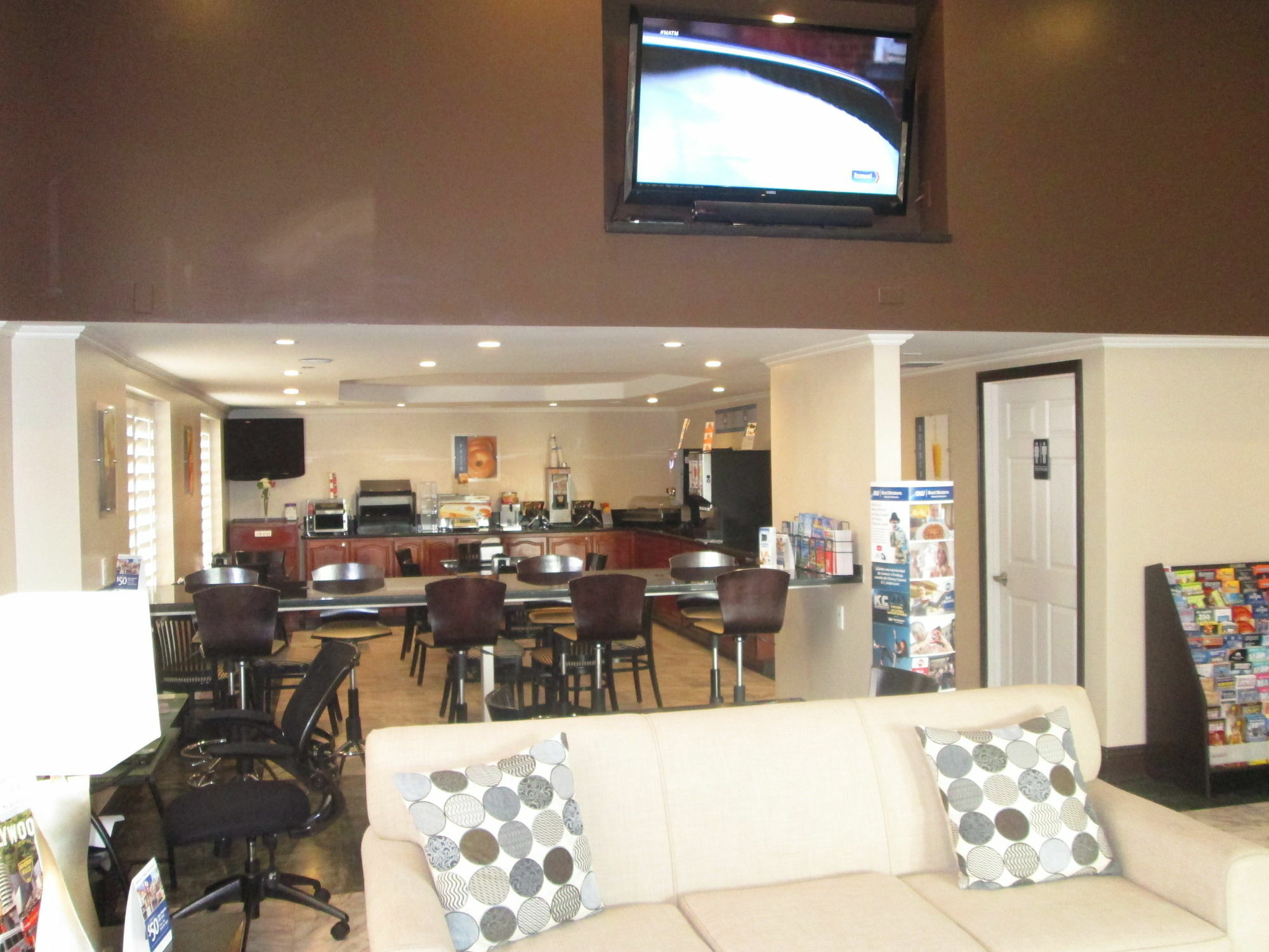 Best Western Pasadena Royale Inn & Suites Экстерьер фото