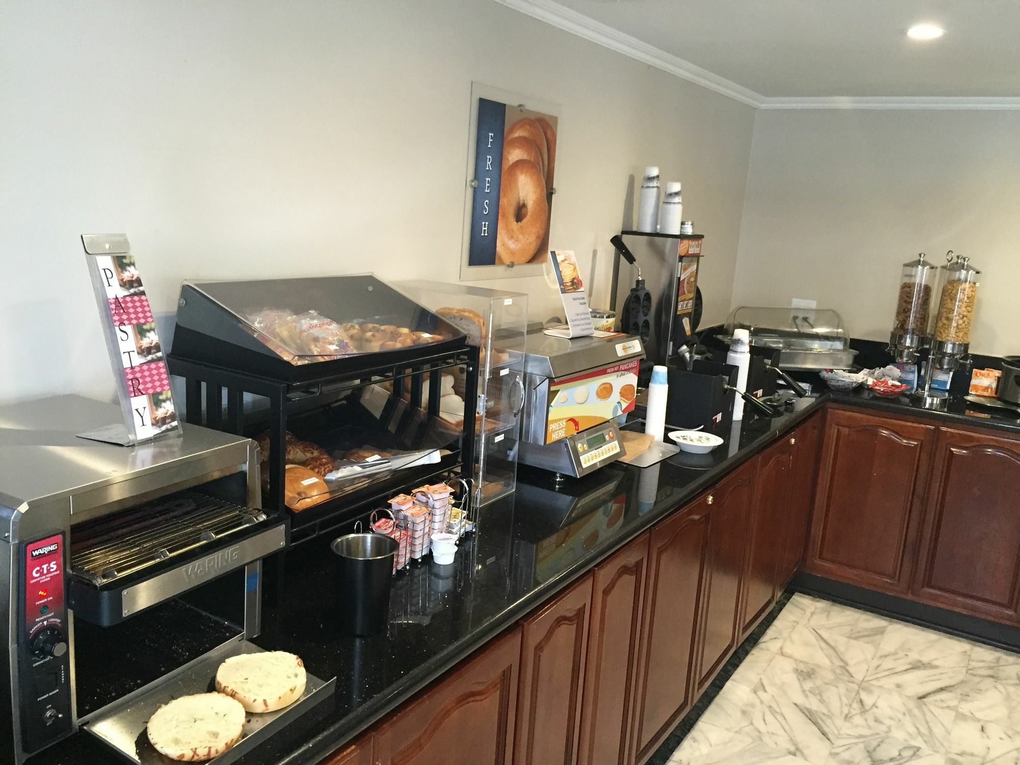 Best Western Pasadena Royale Inn & Suites Экстерьер фото