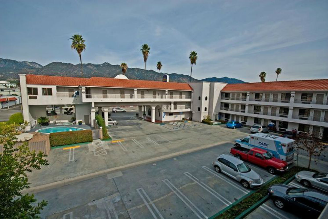 Best Western Pasadena Royale Inn & Suites Экстерьер фото