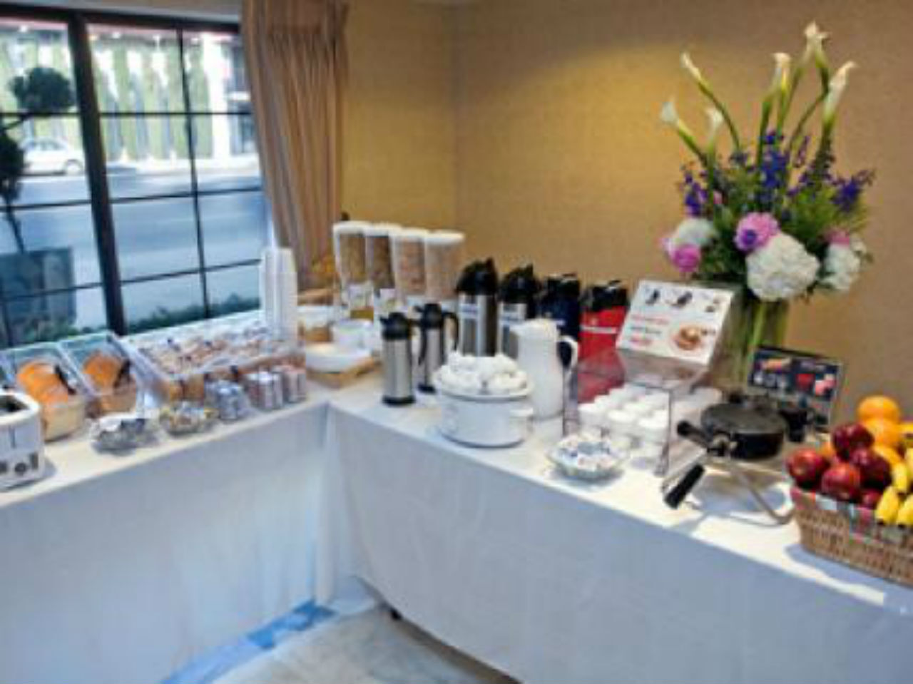Best Western Pasadena Royale Inn & Suites Экстерьер фото